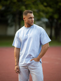 t-shirt oversize bleu Ambis avec logo Ambis à l'avant