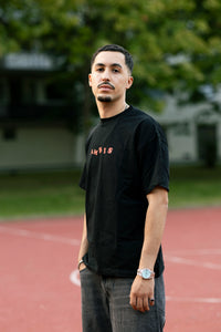 t-shirt oversize noir logo ambis à l'avant